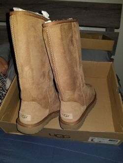 UGG TALL BOOTS SIZE 7