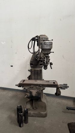 Bridgeport J-Head Vertical Milling Machine – Powers On