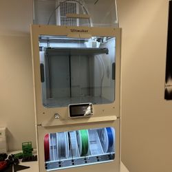 Ultimaker S5 R1 3D Printer With Material Station, Air Manager & More!
