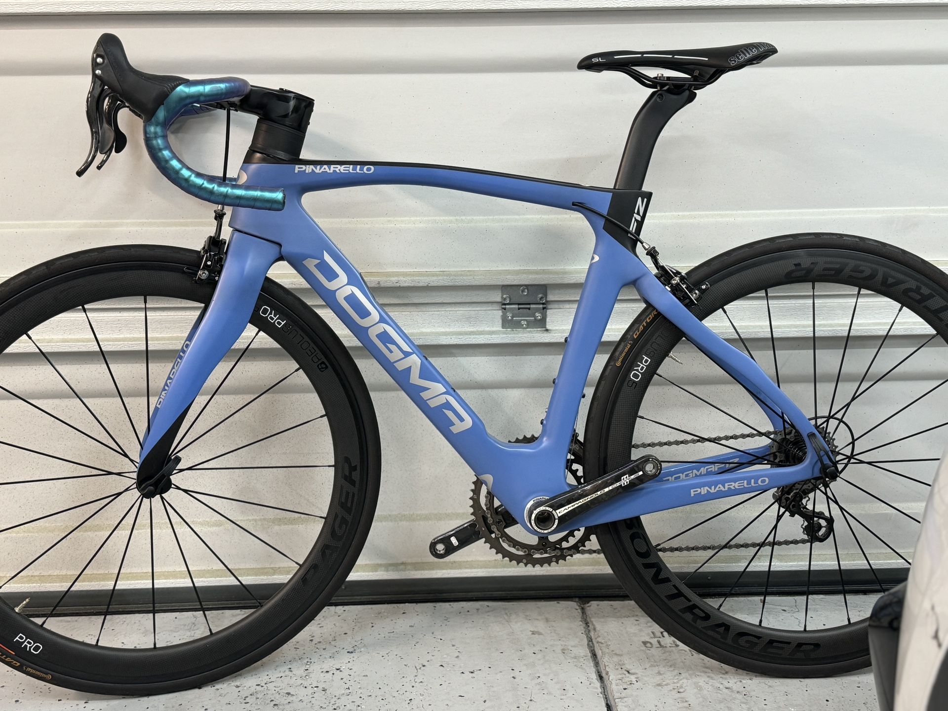 Pinarello Dogma F12 - Like New! Complete Carbon Setup - MUST SEE!