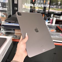 Apple 12.9” iPad Pro 6th gen 128GB! WiFi! 90 day warranty! We offer financing!