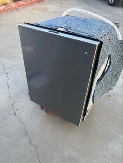 BRAND NEW Bosch 800 Series Dishwasher SHX78CM5N • Never Installed • Over $300 Savings