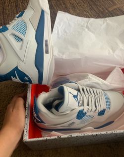 Jordan 4’s blue size 8 in men