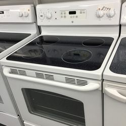 GE 4 Burner Glass Top Range. 1 year Warranty 
