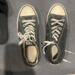 Womens Size 9 Converse (used)