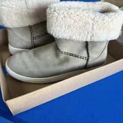 UGG Mika Classic Sneakers – Women’s Size 10