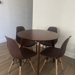 Round Wood Dining Table 