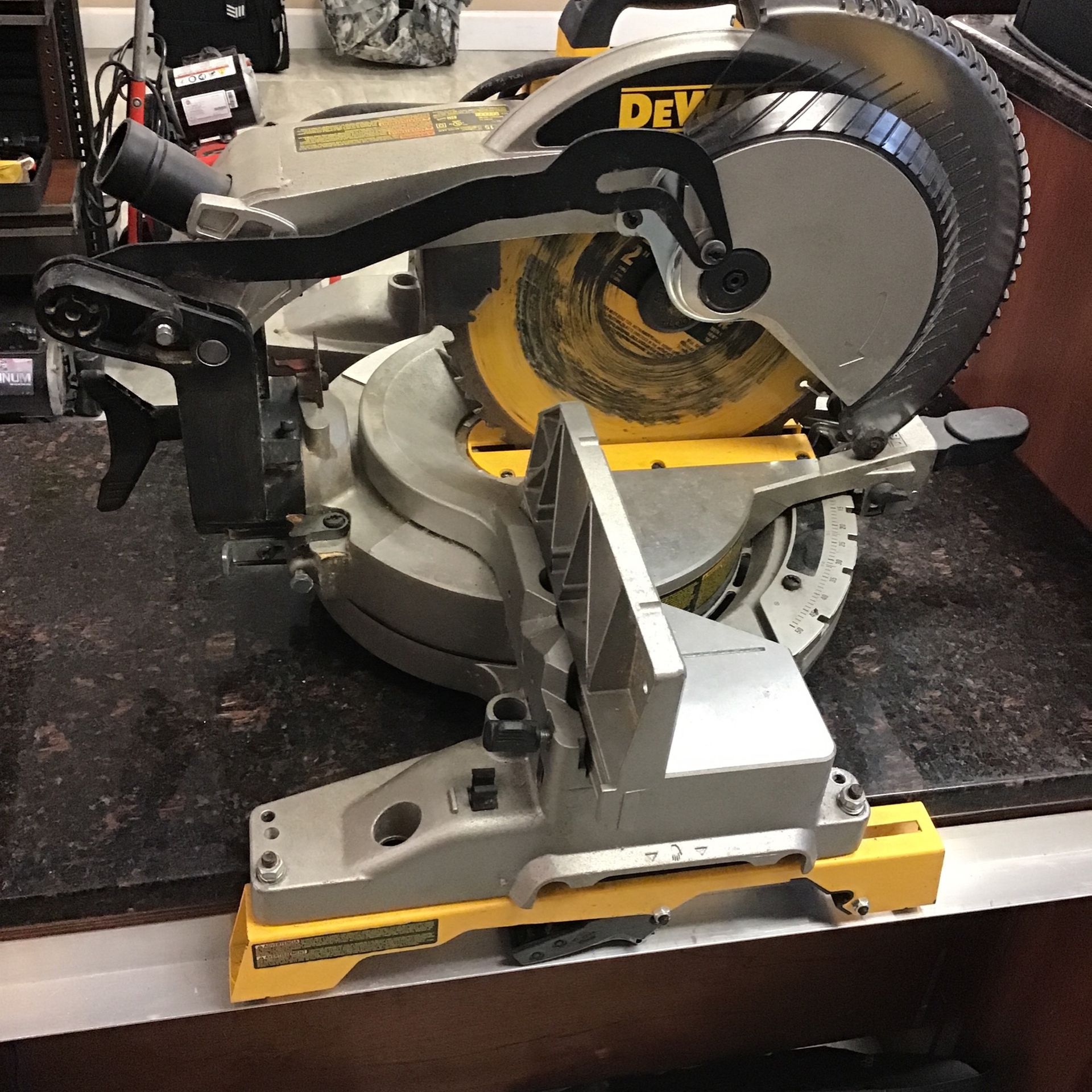 DEWALT METER SAW MODEL DW715