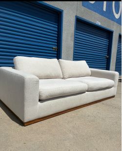 Down feather living Spaces Couch 🛻 delivery available🛻