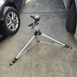 Bogen 3035 Tripod w/ Head in perfect working condition