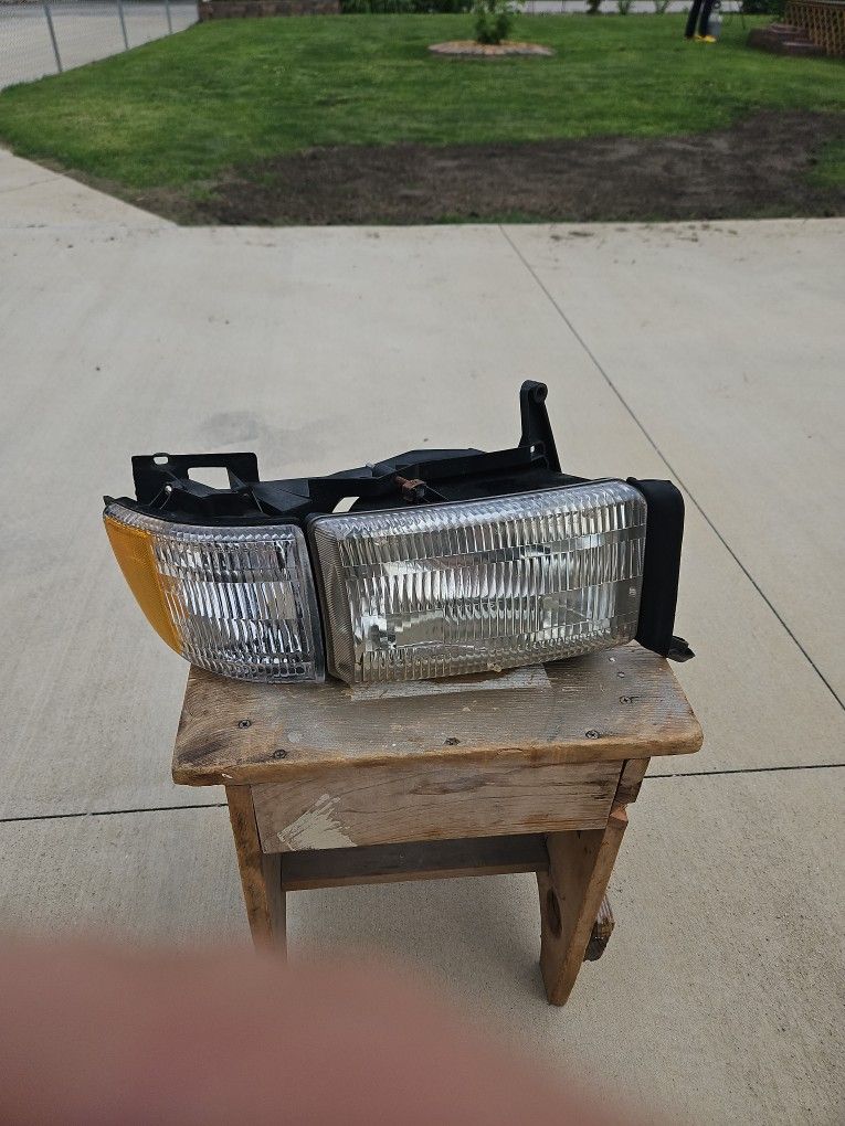 1994 To 2004 Drivers Side Headlight Assembly