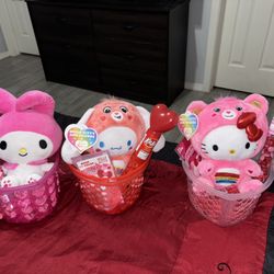 hello kitty valentines gifts $25 each/$25 cada uno 