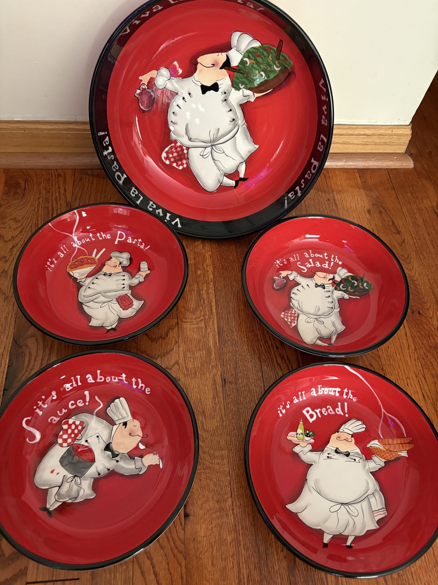 Vintage Viva La Pasta Serving Bowl and 4 Bowls Excellent Condition  Large Bowl is 13 is across and smaller are 9.25” across