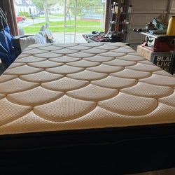 Dream Cloud Queen Size Mattress 