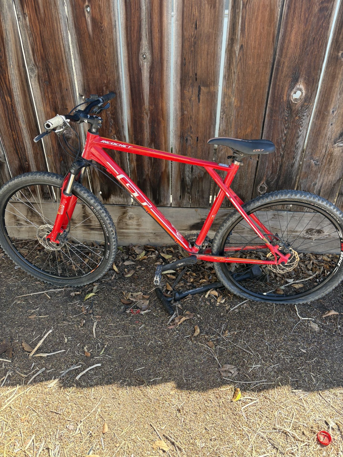GT MOUNTAIN BIKE