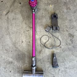 Dyson V8