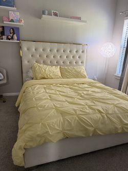 QUEEN BED