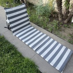 Brand With Threshold Foldable Beach Lounge Chair