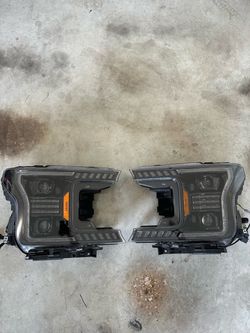 Ford F150, years 18-20. Projector Headlights Pair Black Housing LED DRL