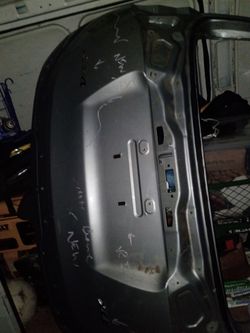 Toyota rav4  XLE tailgate original color silver or grey 2018