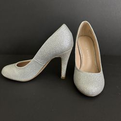 Brand New Women's Sparkly Pumps, Size 6