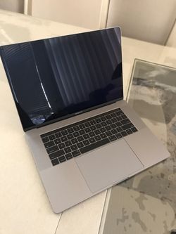 2018 MacBook Pro 15 inch 2.9Ghz i7 16GB 512GB Flash 4GB Video Card