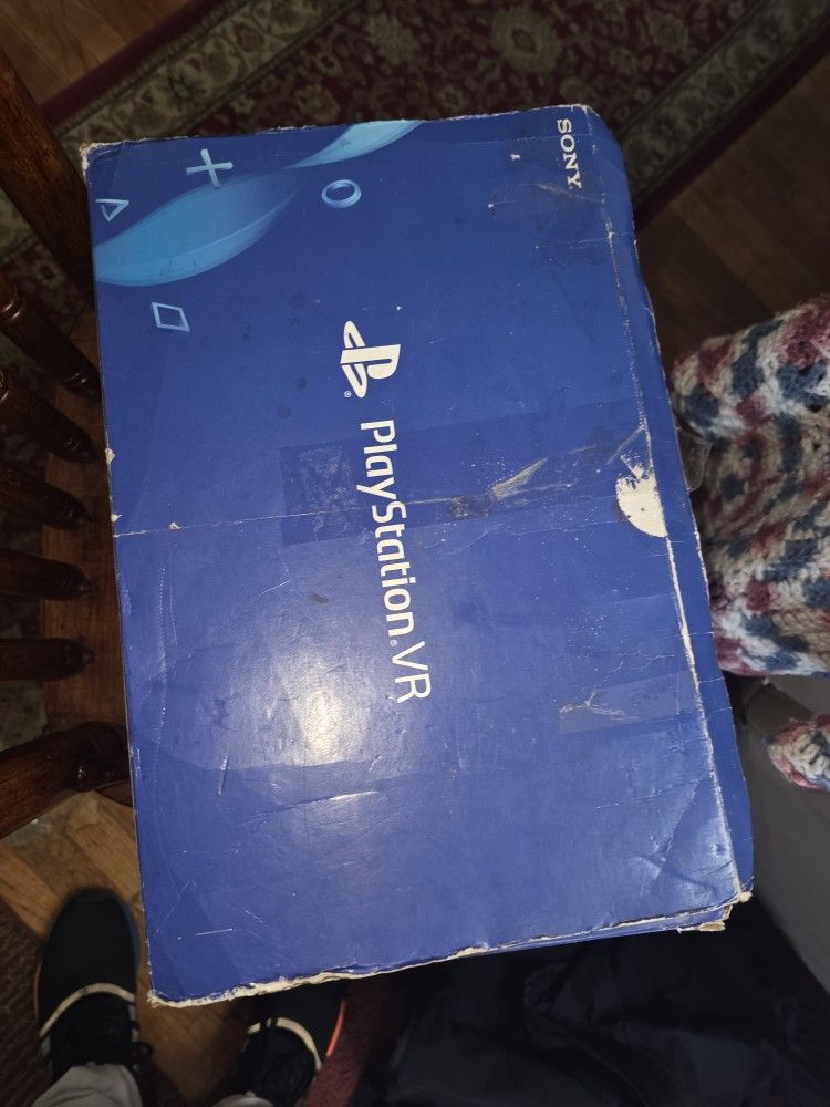 PlayStation.
4 V r