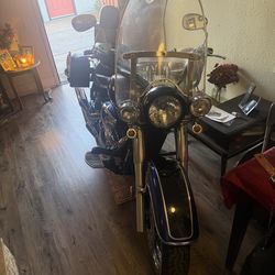 2005 Suzuki Boulevard – 25K Miles – 5 Speed – Clean Title