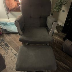 Baby Relax Windsor Glider and Matching Ottoman – Dark Gray