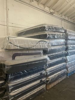 Queen Size Mattress Pillow Top 12" Thick.    Firm Mattress 