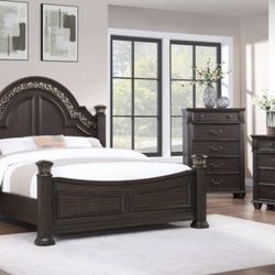 Upgrade your home with our 5-piece Queen Solid Wood Element Bedroom Set