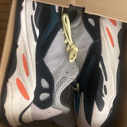 Yeezy Wave Runners Size 11