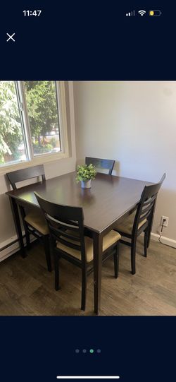 Room&Board 4 Chairs Dining Table