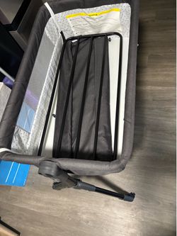 Baby bedside bassinet