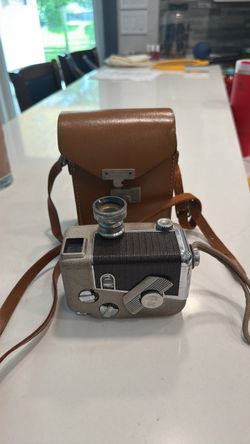 Vintage Revere 8 Movie Camera with Case