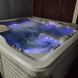 Viking Heritage II Hot Tub 6-Person Near New
