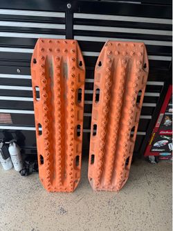 Traction skids