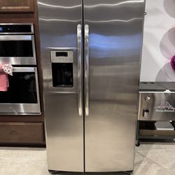 GE Refrigerator 