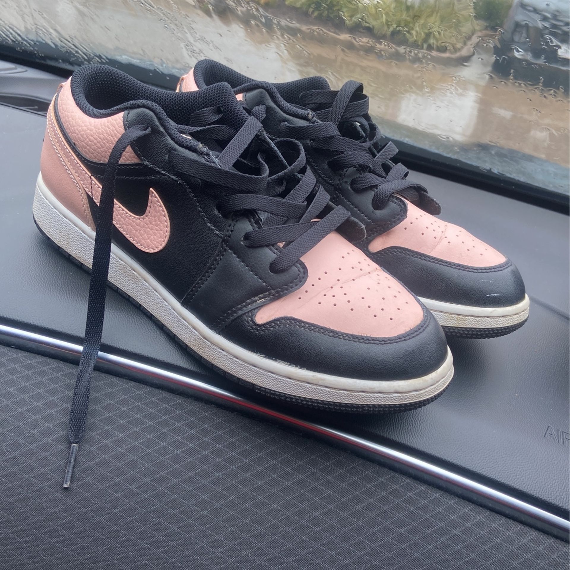 Jordan 1 Size 7y (kids)