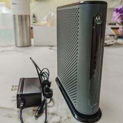 Motorola MB8611 DOCSIS 3.1 Multi-Gig Cable Modem | Pairs with Any WiFi Router