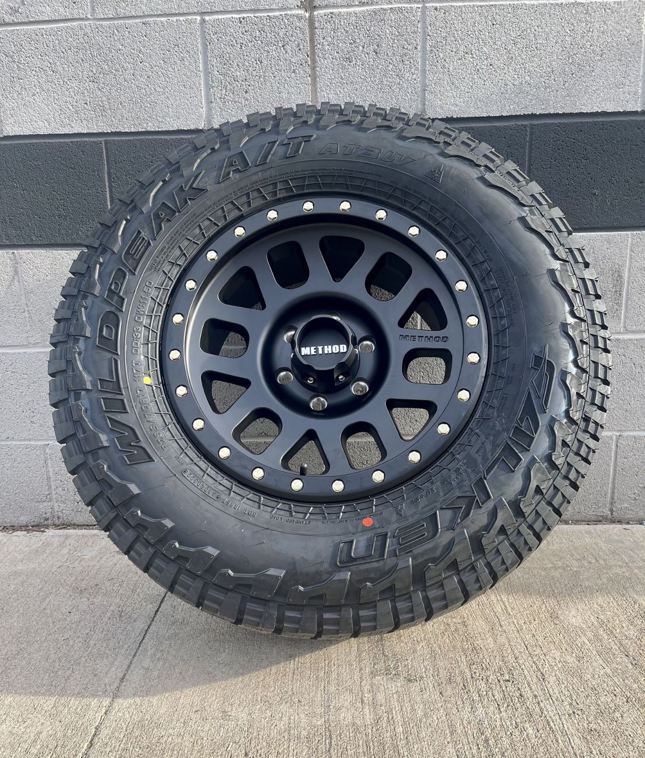 New. 17x9 6x5.5 Fuel Rims & Falken 285-70-17 AT3W Tires for Sale in ...