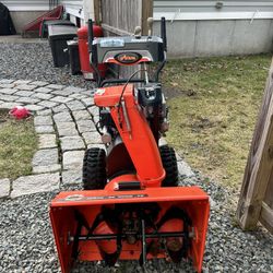 Ariens 24” Compact Gas Snow Blower W/elec start