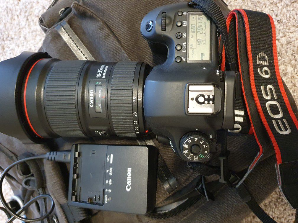 Canon Eos 6D, body only. full frame DSLR camera