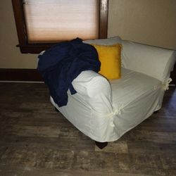 Comfy chair with washable cover 