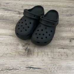 Black Women’s crocs Size 5