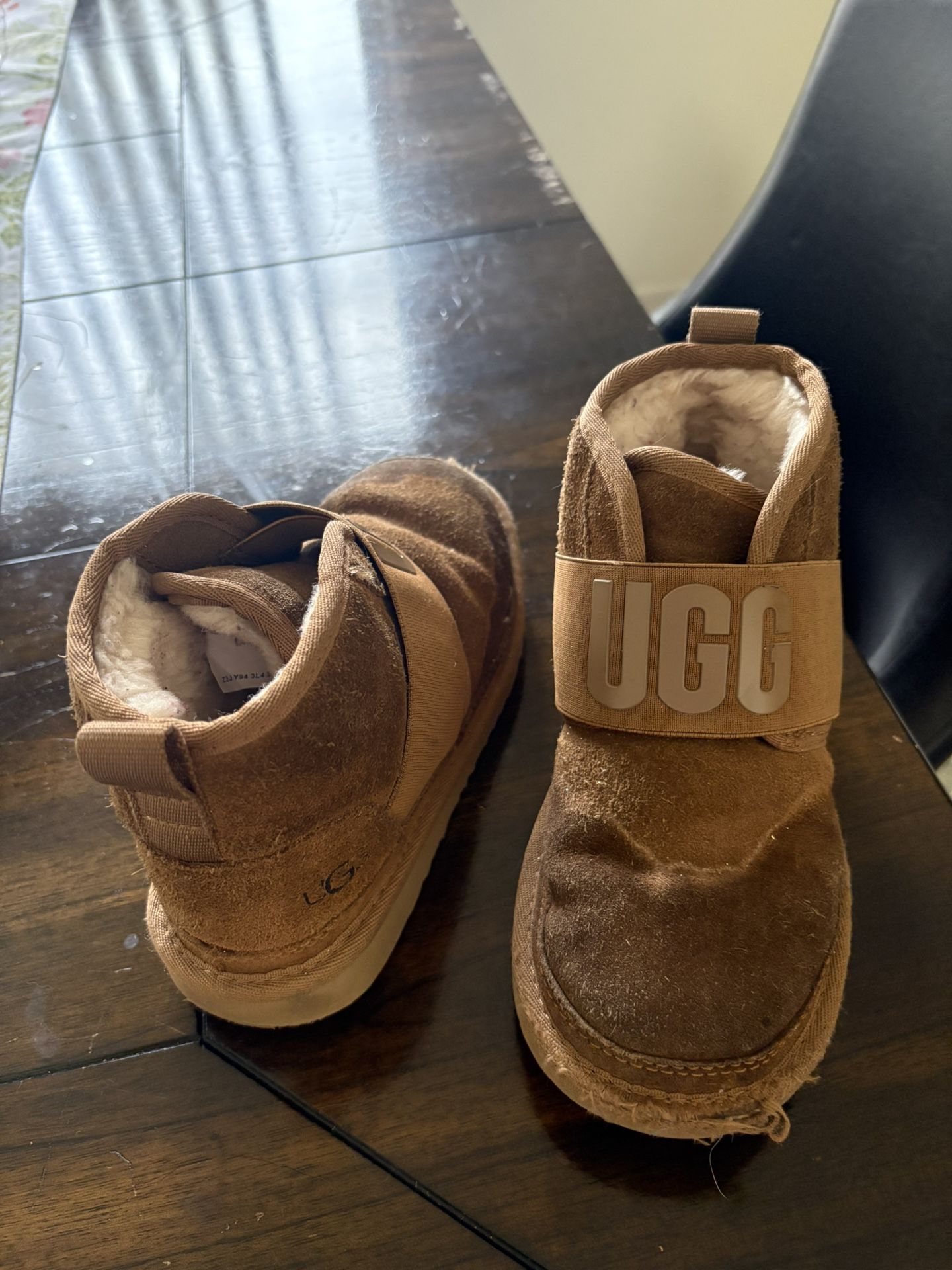 UGG BOY SIZE 13
