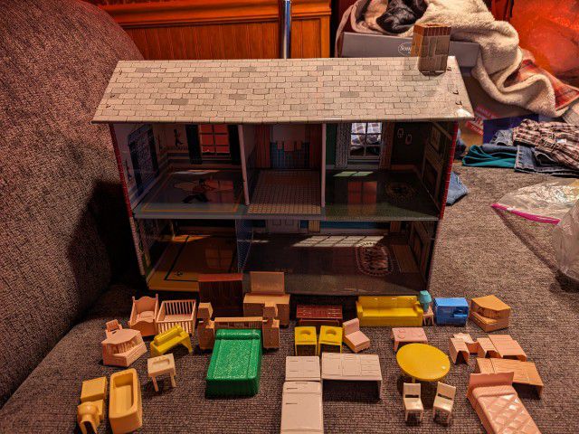 1960s Vintage Marx Tin Doll House With 33 Pieces Of Furniture 