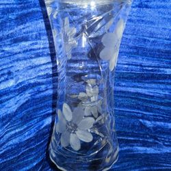 Vase Cut Glass Cornflower (Smooth Stem 6" Non Optic)
by HUGHES, W J
