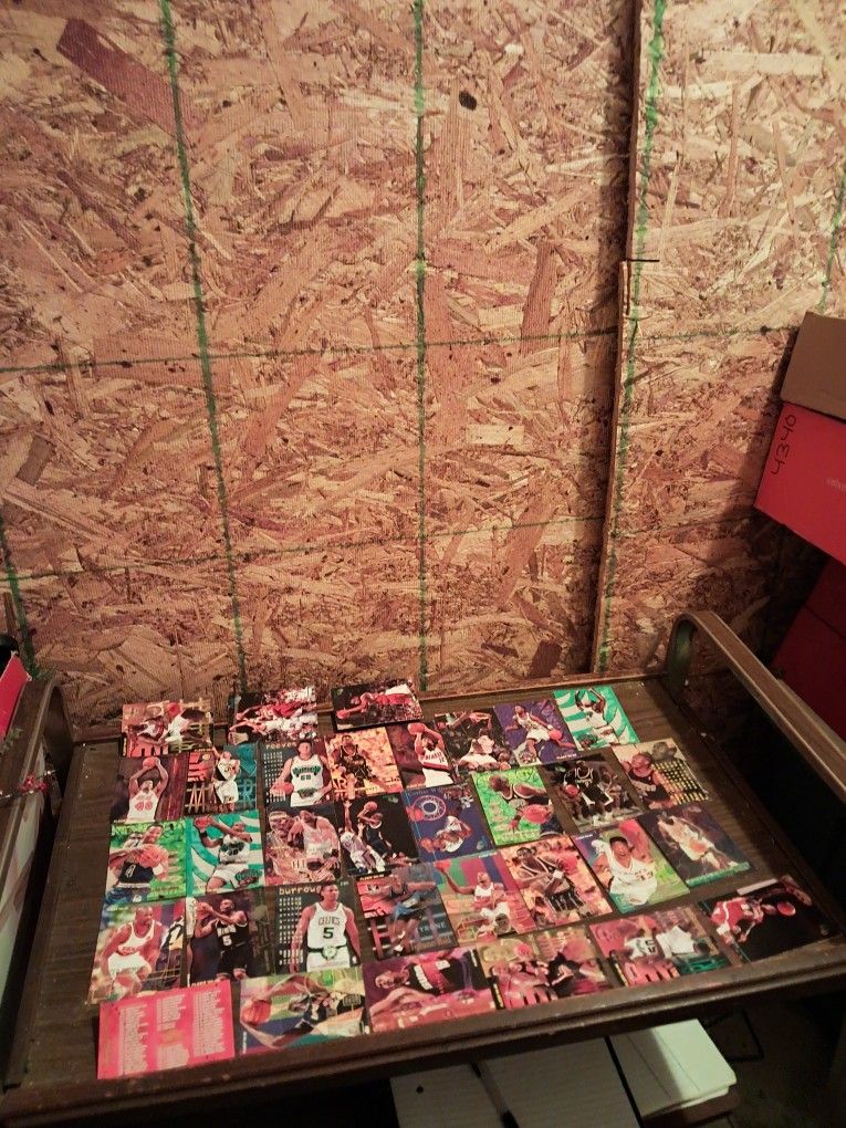 Collectable Lot Of Thirty Three Assorted Basketball Collectors Cards They Are All In Great Condition 