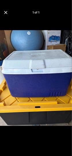 Rubbermaid Ice Chest